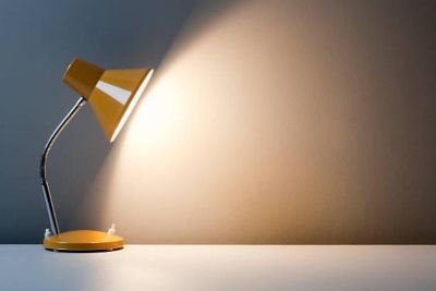 CHOOSING A DESK LAMP FOR PEOPLE WHO OFTEN WORK ON COMPUTERS